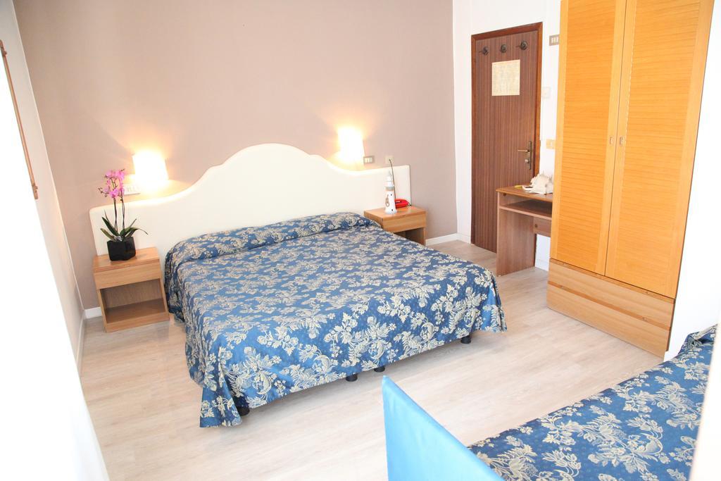 Hotel Moderno Lido di Jesolo Exterior photo