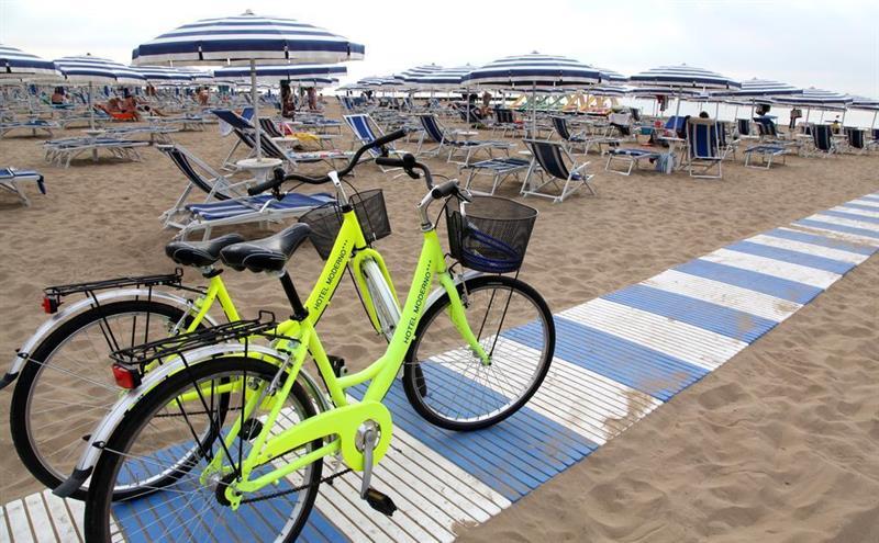 Hotel Moderno Lido di Jesolo Exterior photo